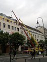 800 kg Fensterrahmen drohte auf Strasse zu rutschen Koeln Friesenplatz P36